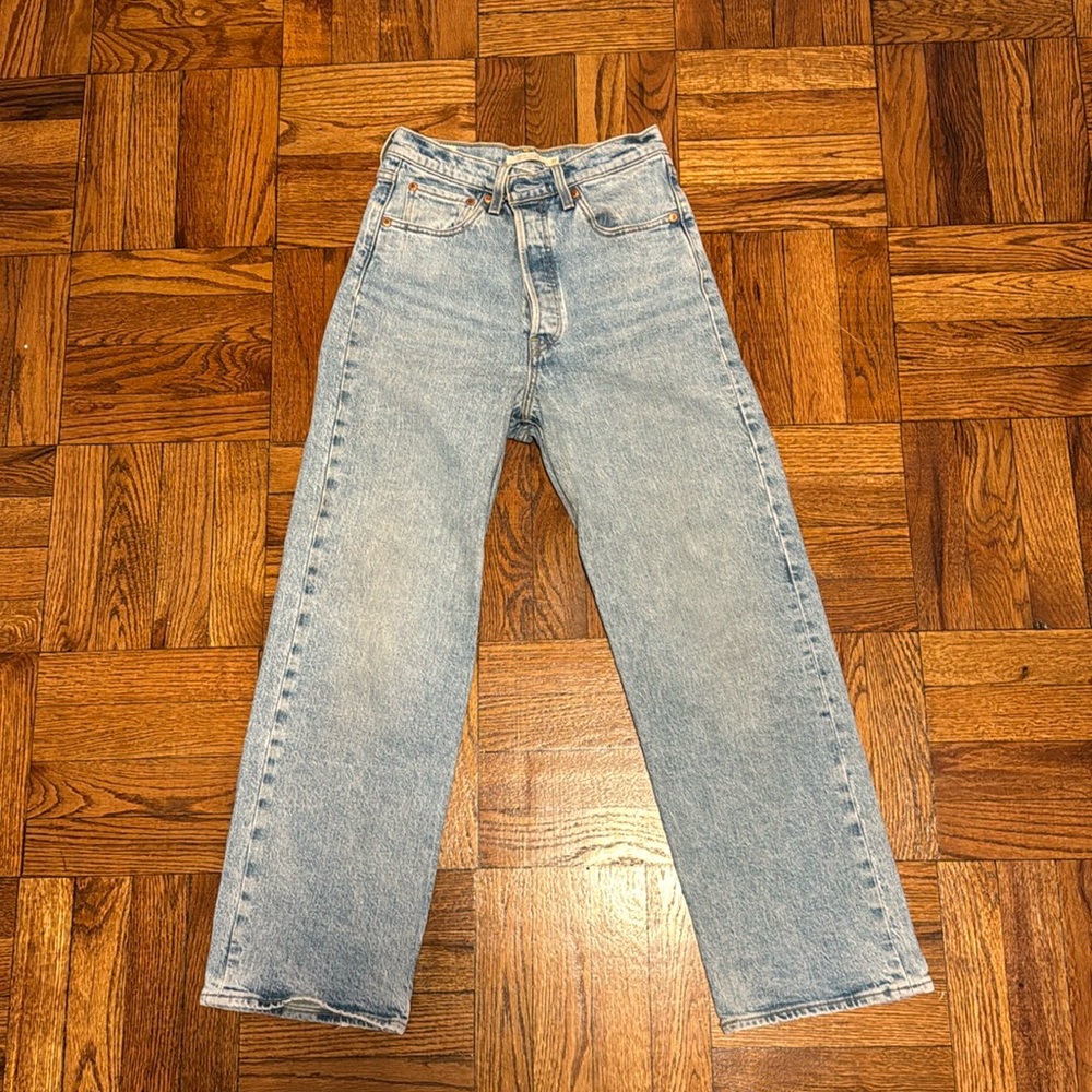 Levi’s Ribcage Straight Ankle Jeans